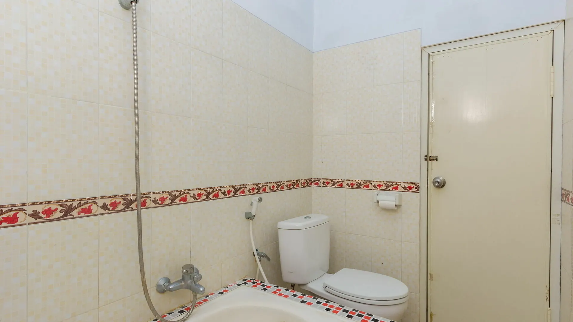 Hotel Reddoorz @ Pendawa Kartika Plaza 2 Kuta Lombok